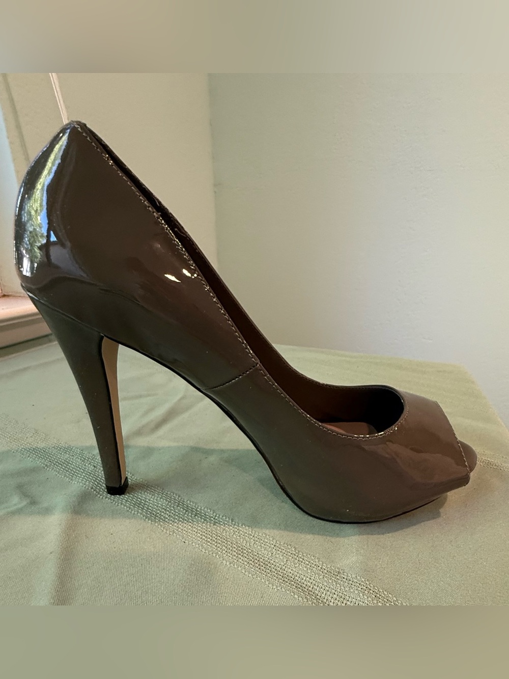Maiden Lane Peep Toe Pump Gray 10 BNIB